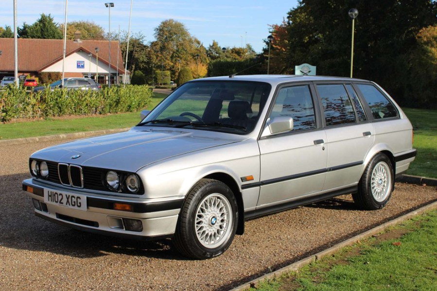 There were a couple of BMW E30 Tourings in the sale, including this 1990 325i. Offered with no reserve, it was a manual example with smart leather seats and showed a mere 74,936 miles, so it was no surprise to see it achieve £14,040.
