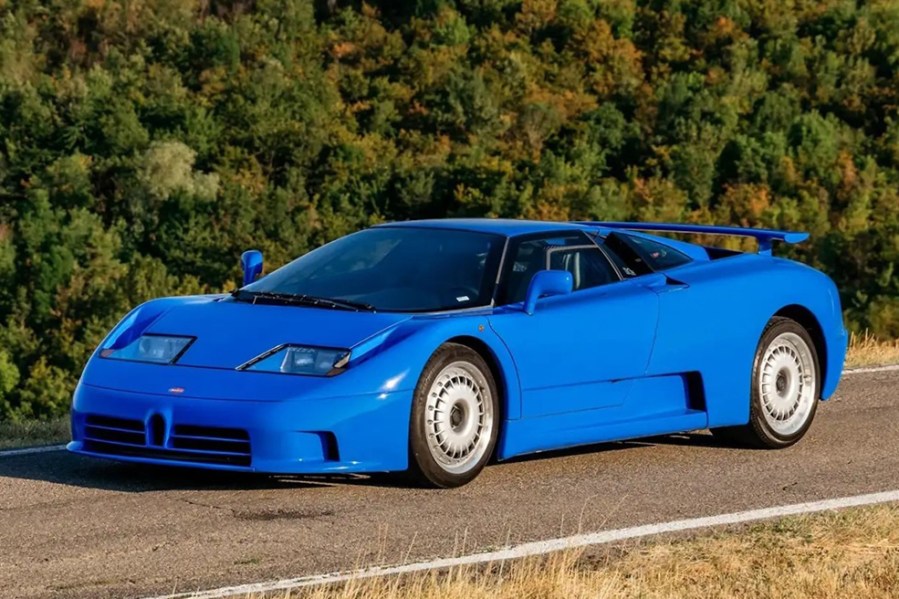 Finished in the marque’s trademark blue over a special-order two-tone grey leather interior, this quad-turbocharged 1994 Bugatti EB110 GT is in stunning, concours condition. It’s expected to change hands at the Arizona sale for a mammoth $1,600,000-$2,000,000 (£1,300,000-£1,650,000)
