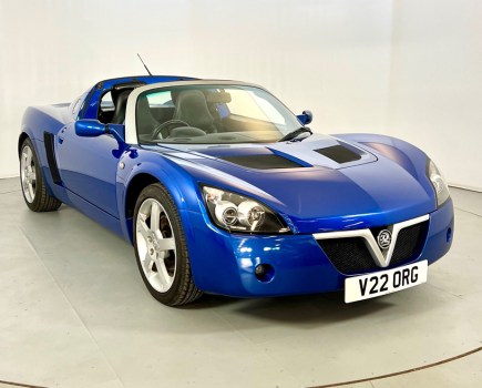 An excellent alternative to the more expensive Lotus Elise, this 2003 Vauxhall VX220 was the 2.2 variant and showed just 39,000 miles. It came with a long MoT and a good history file, and sold at the top end of its guide for £11,900.