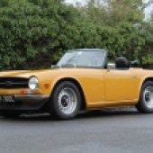 If the TR3A was just a little too old for you, this lovely 1972 TR6 might’ve been more appeal. Resplendent in Saffron Yellow and sporting numerous tasteful upgrades including Mazda MX-5 seats, it beat its £12,000-£15,000 estimate to be hammered away for an impressive £23,100.