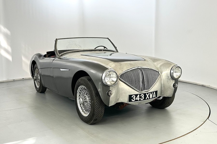 A rare example of the pre-3000 Big Healey, this 1955 Austin-Healey 100 is the sought-after BN2 model and sports tidy bodywork and a pleasingly patinated interior. It’s estimated at £18,000-£20,000.
