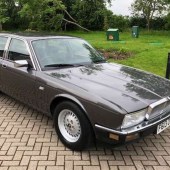 Of all the Jaguars on offer, this 1988 XJ40 piqued our interest most. Offered in 3.6 Sovereign guise, the grey leather interior presents as well as the exterior, the rear seats potentially never having been used. With 85,000 miles on the clock and an advisory-free MoT in January, the £3000–5000 guide price looks mighty tempting