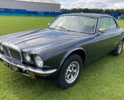 One of just 1677 examples produced, this 1976 Daimler Sovereign 4.2 offers an even plusher Series 2 Jaguar XJC. Resplendent in dark grey with a black vinyl roof and an oxblood interior, it shows just 42,000 miles on the odometer and is guided very reasonably at £8000–9000