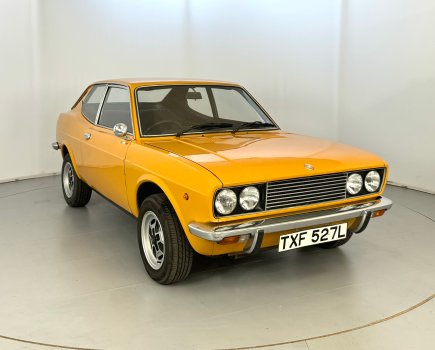 You don’t see too many Fiat 128 Coupes at auction, and this 1973 example looks fantastic in orange. The arches will need some attention in the near future, but the original Speedline wheels look tremendous and the black trim is all-but unmarked. It’s estimated at £9000–11,000