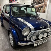 Registered in 2001, this Mini Cooper Sport was one of the last 500 classic Minis built – number 17, specifically. The Tahiti Blue example showed 62,672 miles and looked to be in excellent order, making the hammer price of £13,500 look exceptionally good value