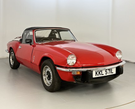 This 1973 Triumph Spitfire had everything going for it, from an immaculate underside, to a new hood and newly-fitted fresh Ivor Searle engine. Accordingly, it beat its estimate to sell for £6922