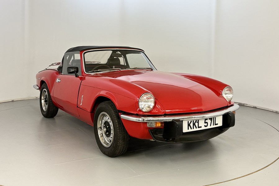 This 1973 Triumph Spitfire had everything going for it, from an immaculate underside, to a new hood and newly-fitted fresh Ivor Searle engine. Accordingly, it beat its estimate to sell for £6922