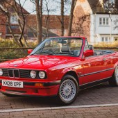 We’ve seen six-pot E30s fetch big money, but this four-pot 318i convertible from 1993 surprised a few. Boasting just 31,500 miles and one owner from new, combined with incredibly tidy Brilliant Red bodywork, it sold for £20,020