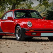 A hero of many 1980s kids, this stunning 1987 Porsche ‘930’ 911 3.3 Turbo looked fantastic in Guards Red with Fuchs alloys. It earned itself an impressive £101,250 sale