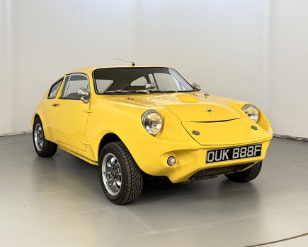 Believed to have been built in 1967, this Mini Marcos boasts an upgraded 1275cc A-Series with twin-Dell’Orto 40 carbs, a stainless-steel exhaust and seemingly very tidy fibreglass bodywork. It’s guided at £10,000-£14,000