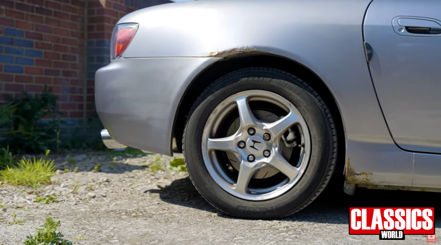 Rusty rear wheel arch of a Honda S2000