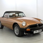 Registered in 1981, this very late MG LE roadster had been restored to a high standard and looked superb. Complete with its stiped ‘deckchair’ seats and sitting on wire wheels, it looked a tempting prospect at an estimated £7000-£9000, and sure enough, went on to sell for £9538.
