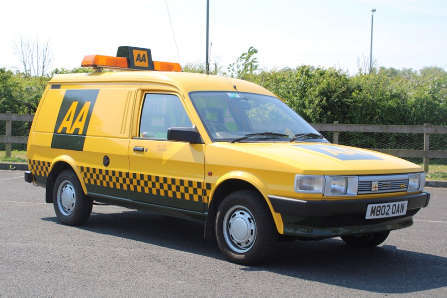Joining a contemporary Astra BT van in the sale is this 1994 ex-AA Maestro 700L van. It’s been part of a collection since 2008 and retains all of its AA kit. At an estimated £7000-£8000 it’s perhaps not the cheapest commercial out there, but find another