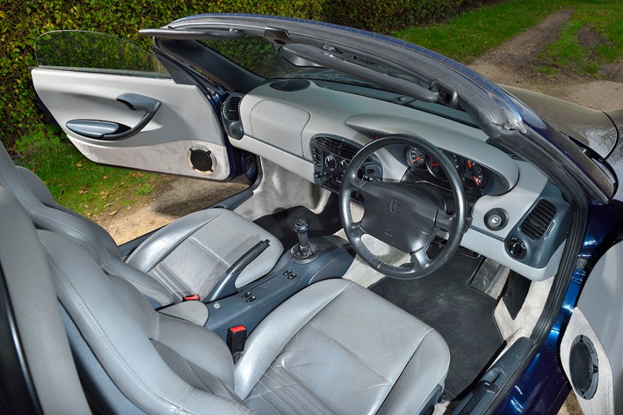 Porsche Boxster 986 interior