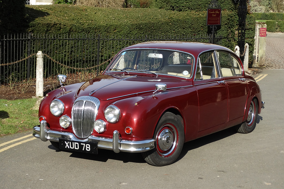 Riley Elf Mk3 - 1960s badge engineering Austin Mini based saloon