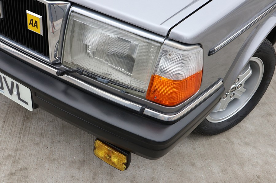 Volvo 240 detail